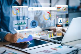 An,Analyst,Uses,A,Computer,And,Dashboard,For,Data,Business