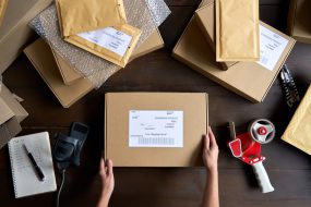 e-commerce logistics, last mile delivery